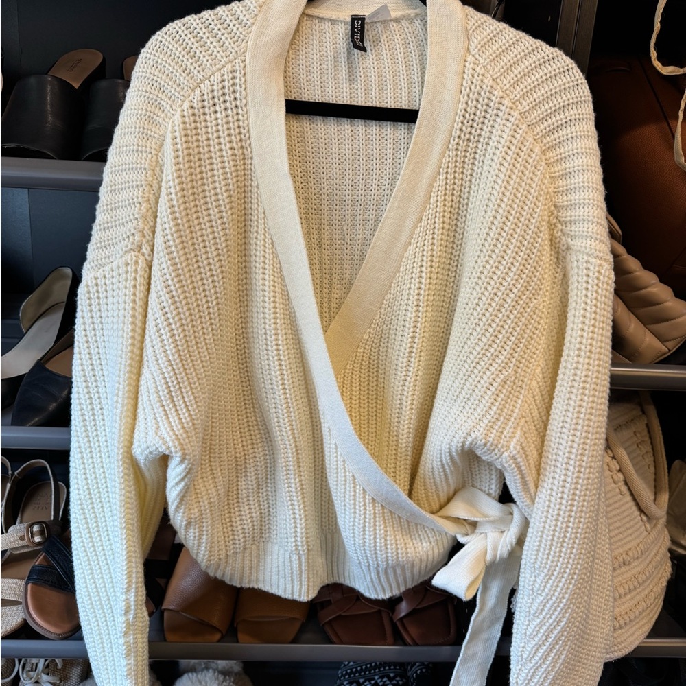 LIKE NEW Divided Cream Knit Wrap Cardigan